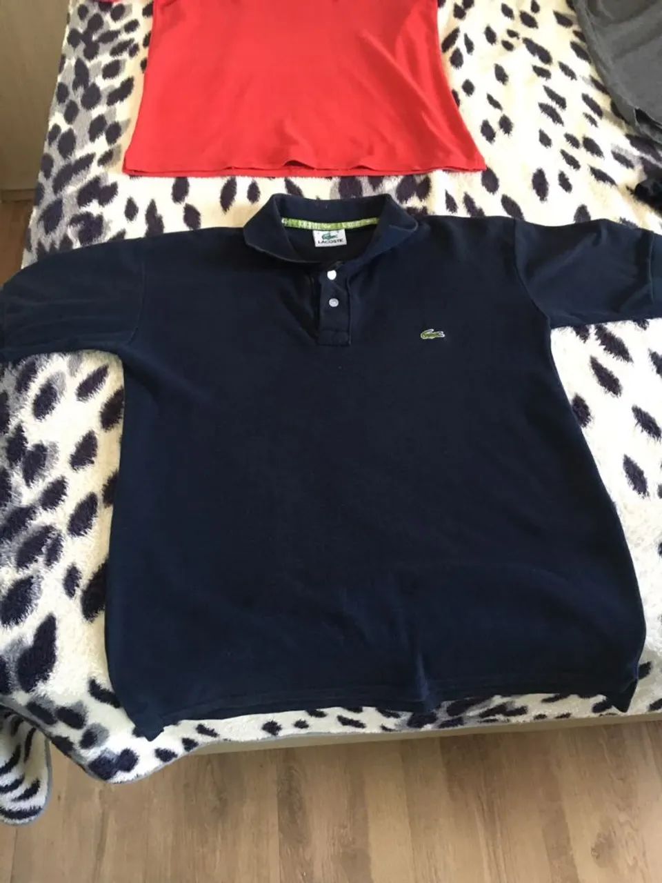 Kit 4 camisas P _ sendo uma M que serve P - Foto 3