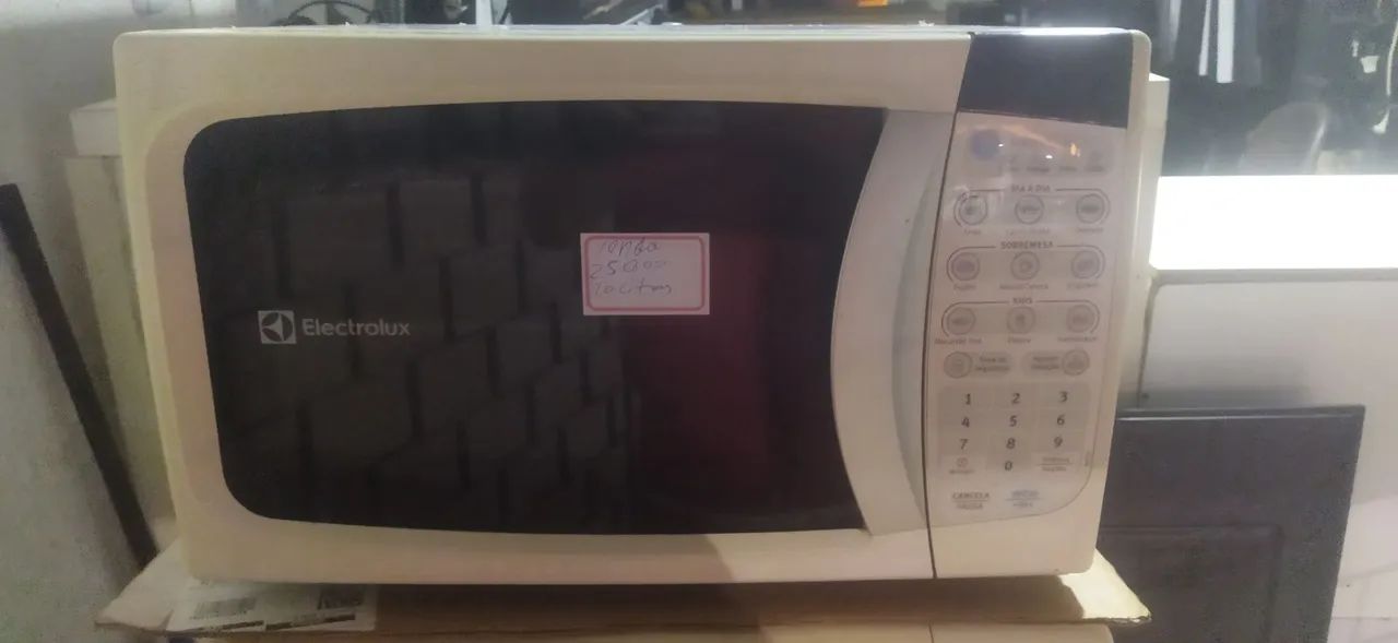 Vendo microondas Electrolux 20 litros branco perfeito!!!