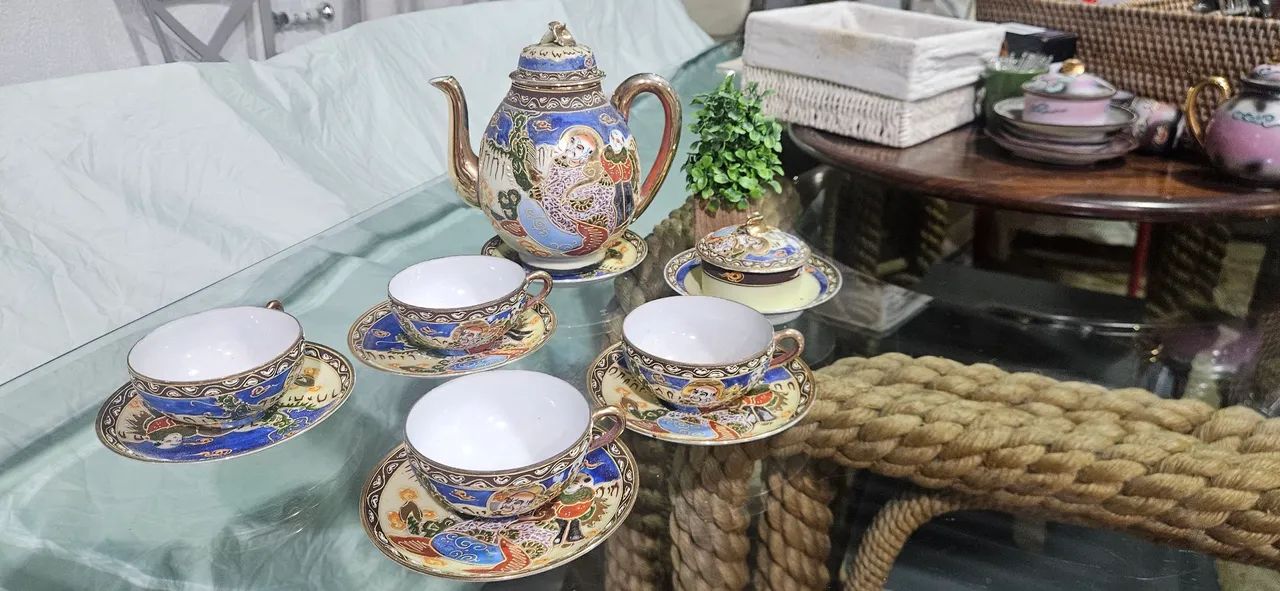 Vendo conjunto de bule com xícaras. Produto de antiguidade - Foto 4