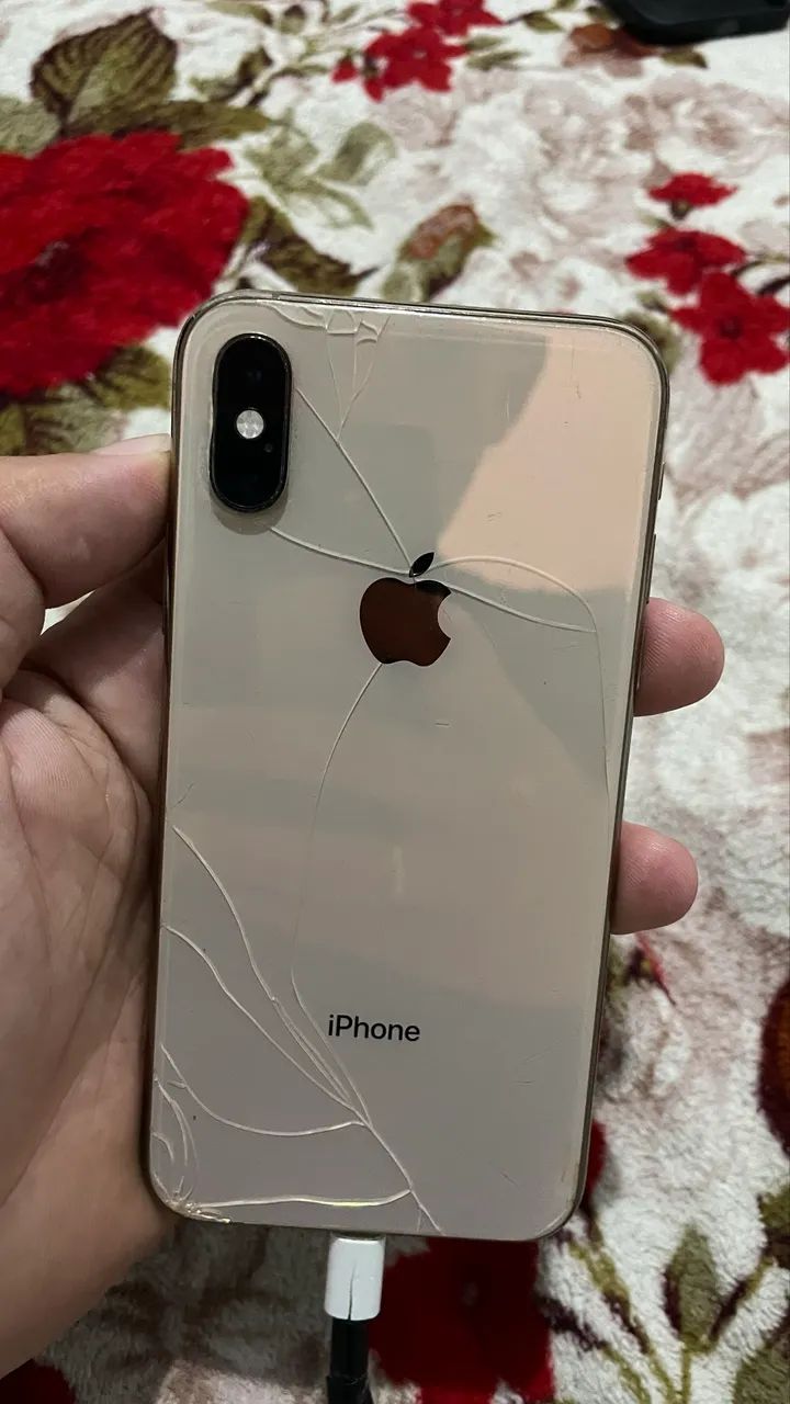 iPhone com tela e traseira trincada porém funcionado perfeitamente  - Foto 3