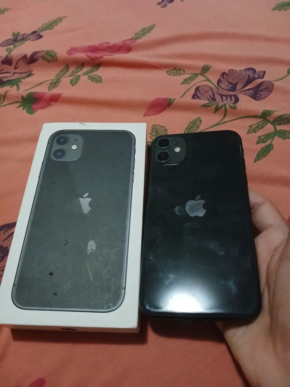 IPhone 11 ( tela trincada), pegando normalmente, valor 500