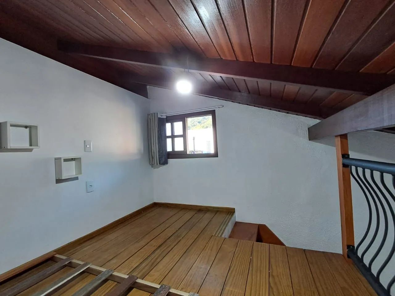 Alugo pqna casa conjugada. - Foto 5