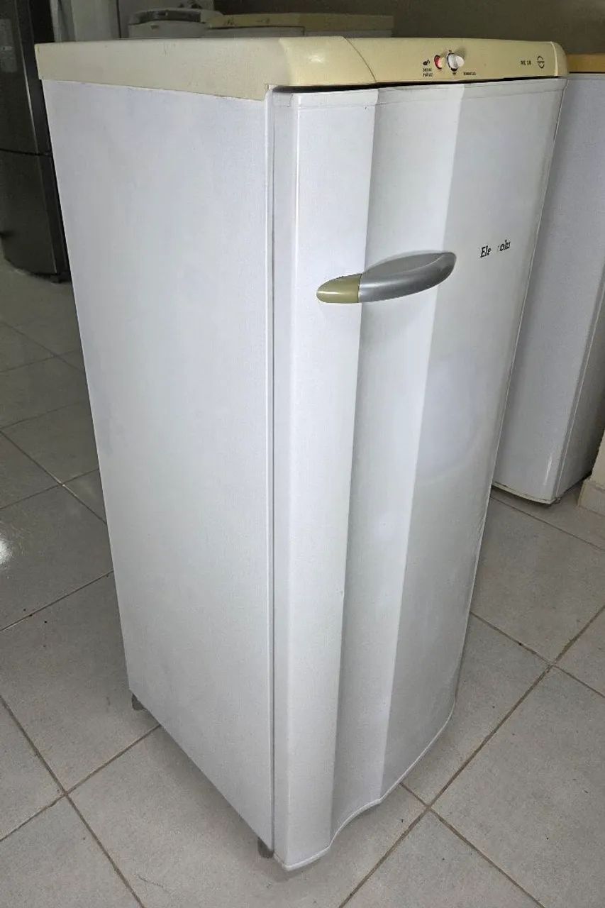 Geladeira Electrolux 240L  - Foto 2