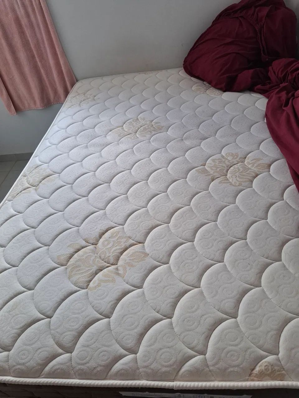 Vendo cama casal queem , 3 messes de uso. 