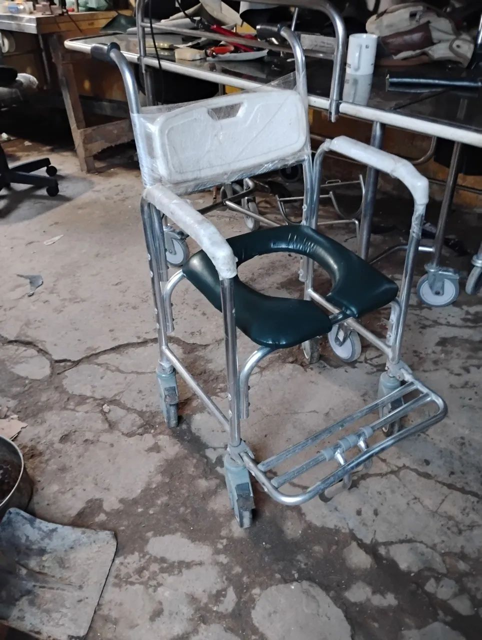 Cadeira de Banho em alumínio.