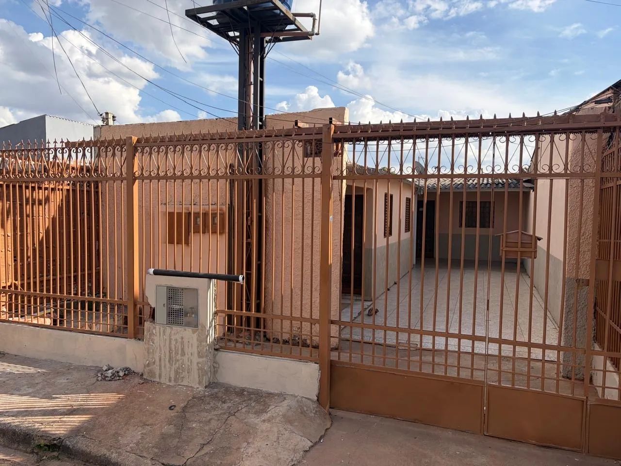 EXCELENTE OPORTUNIDADE CASA EM SAMAMBAIA