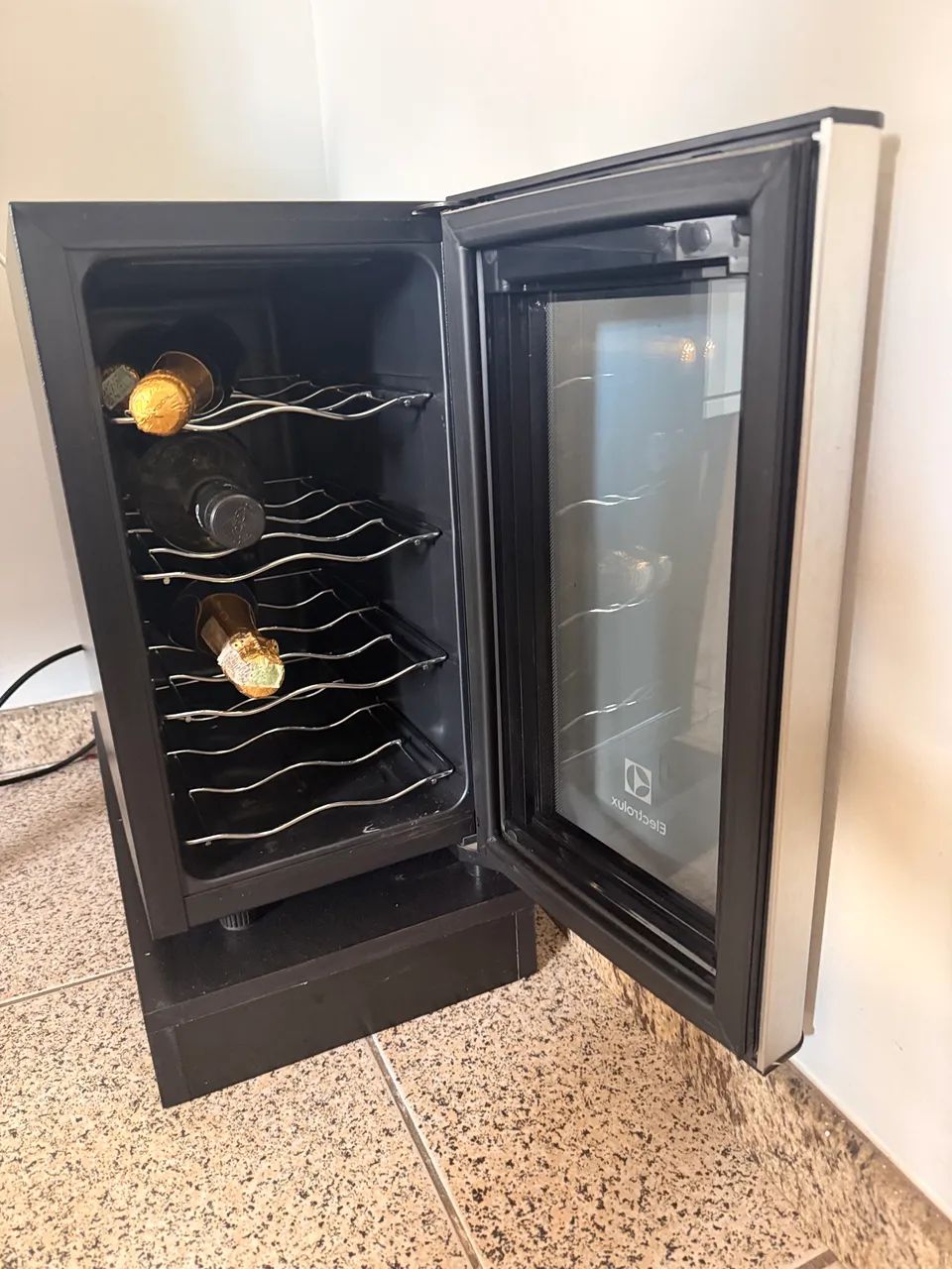 Adega Electrolux 8 garrafas - Foto 3