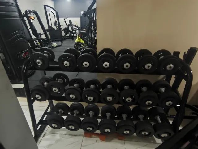 Halteres injetados com estante 