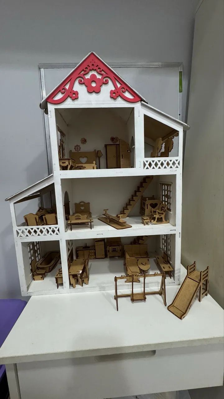 Casinha de boneca mobiliada 