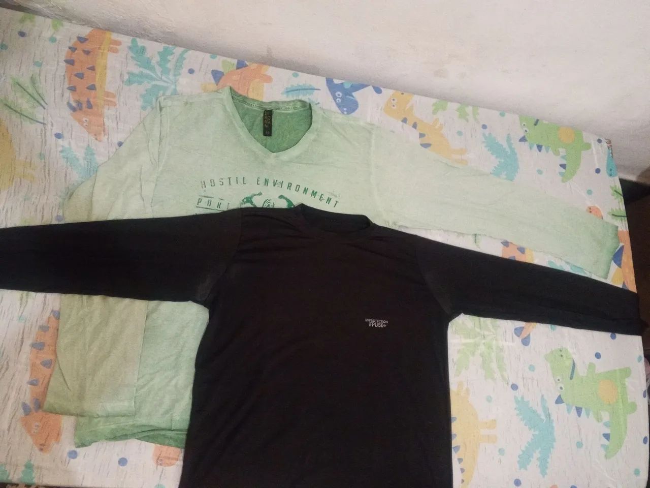 Lote de roupa masculina  - Foto 2