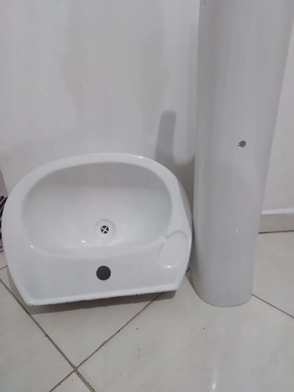 Bathroom sink for only BRL 90