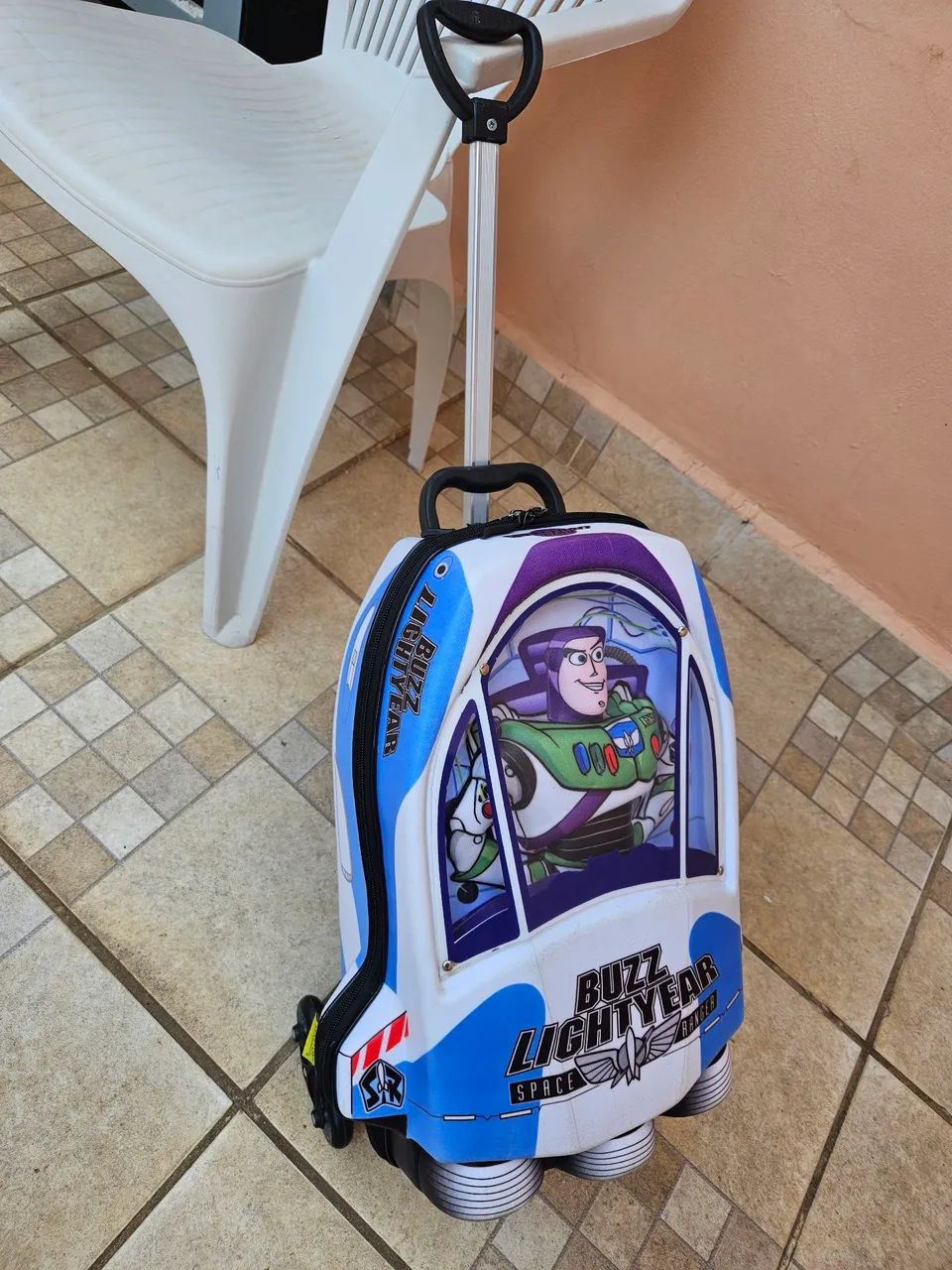 Mochila Buzz Lightyear original com rodinhas  - Foto 2