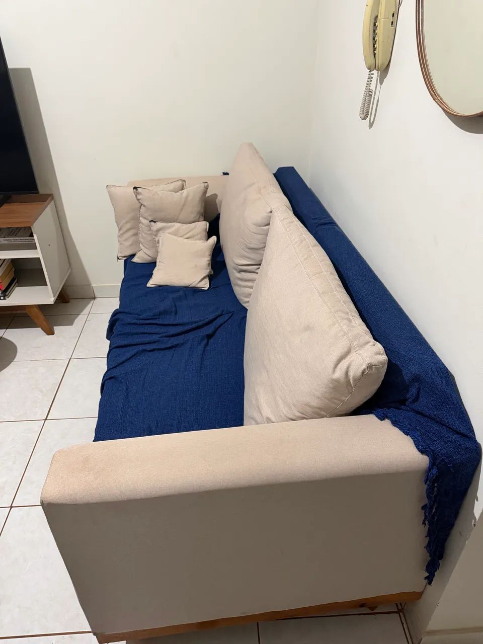 Sofá/mesa de centro/tapetes