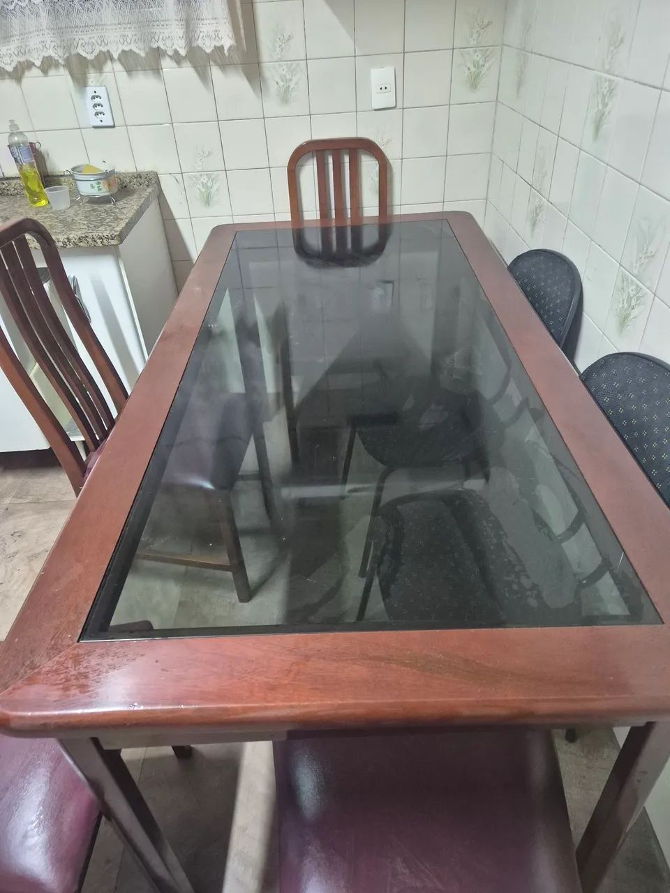 Mesa de madeira com vidro - Foto 4
