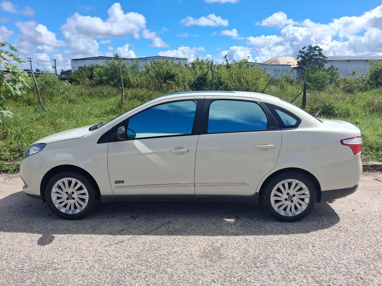 Fiat Grand Siena Grand Siena ESSEN.SUBLIME Dual. 1.6 Flex 2015