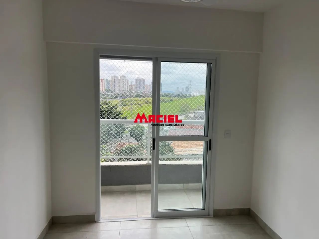 APTO NOVÍSSIMO COM 2 QUARTOS, 1 BANHEIRO, SACADA COM TELA DE PROTEÇÃO, ELEVADOR, LASER COM - Foto 2