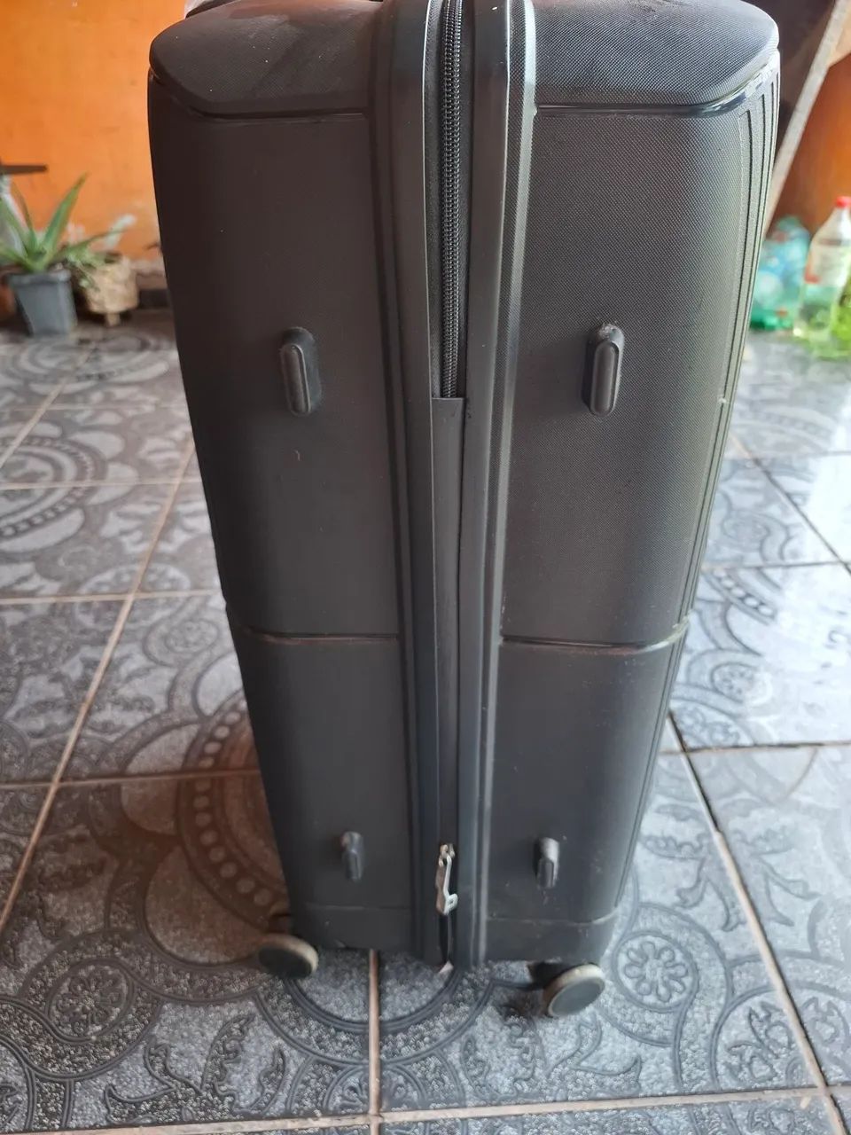 MALA DE VIAGEM 32 KG PEQUENO DEFEITO - Foto 4