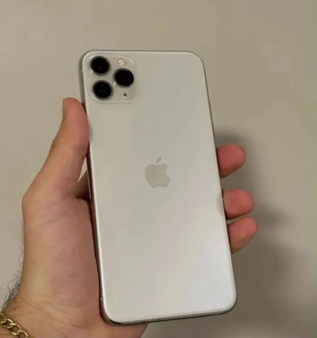 Vendo iPhone 11 Pro Max branco pérola 