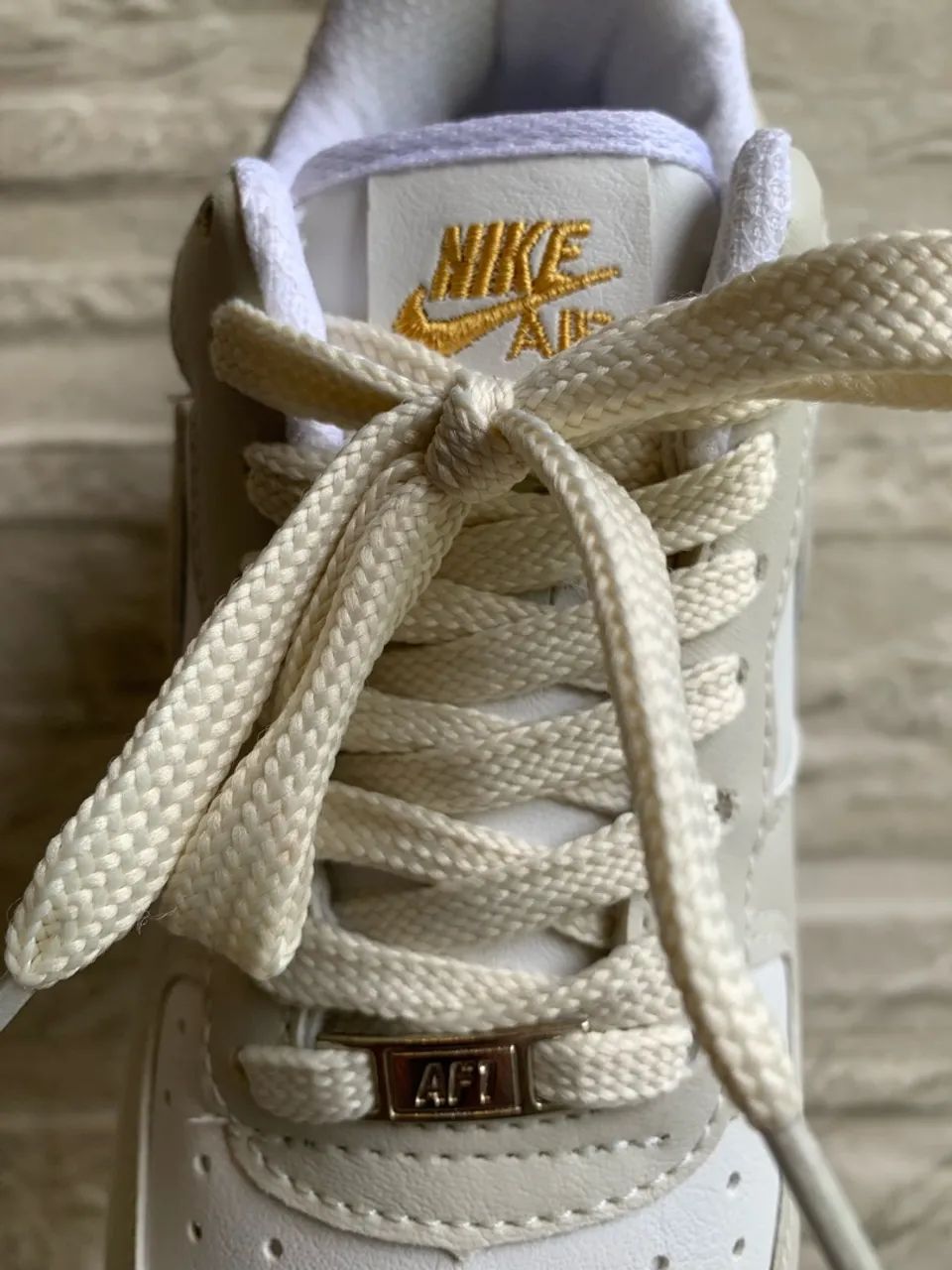 Nike Air Force bege/branco/dourado - TAM 35 - Foto 3