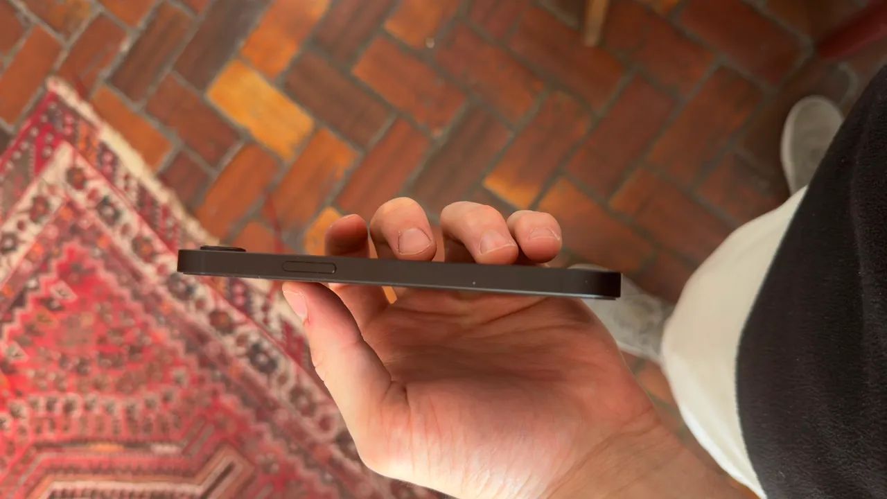iPhone 16e - excelente estado - Foto 2