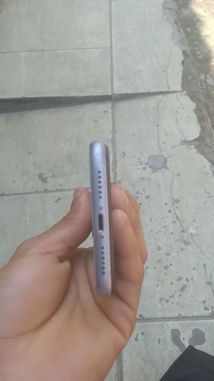 iPhone 11 roxo