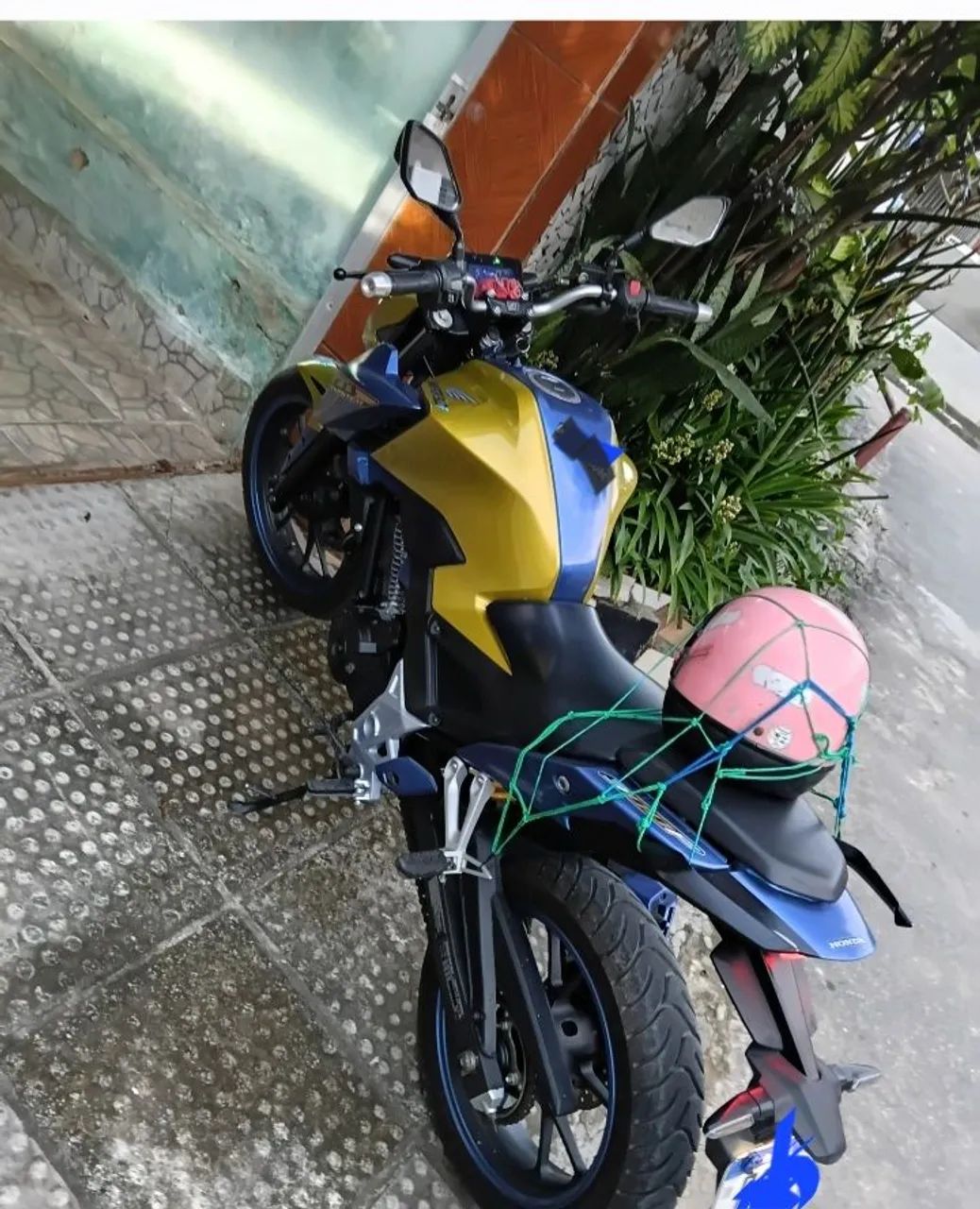 Cb300f ..muito nova