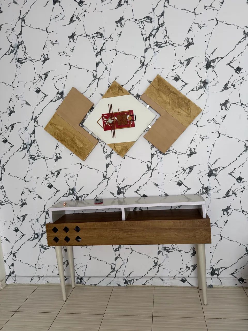Aparador com quadro 