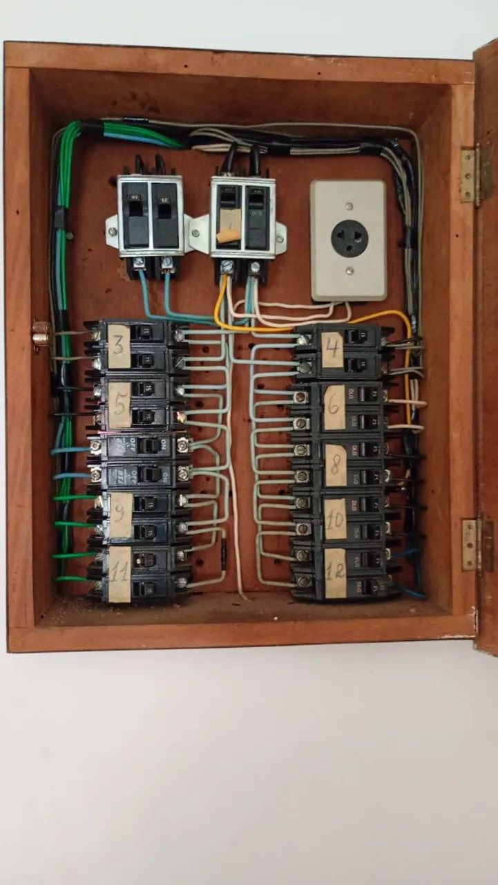 ELETRICISTA  TÉCNICO DE ELETRÔNICA RESIDENCIAL E PREDIAL 
