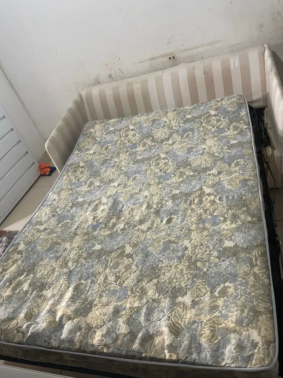 Sofá cama em perfeito estado 