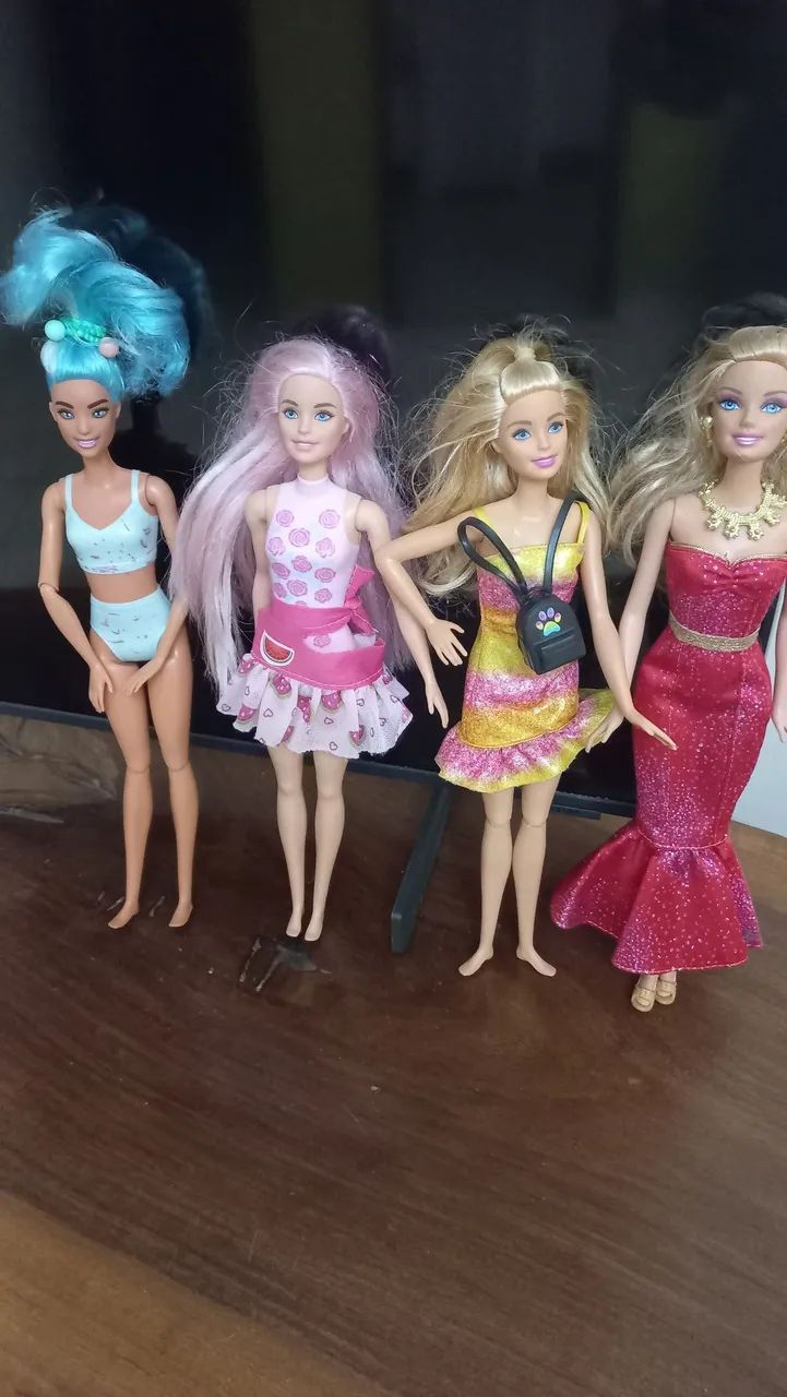 Lotinho de bonecas Barbies.  - Foto 3