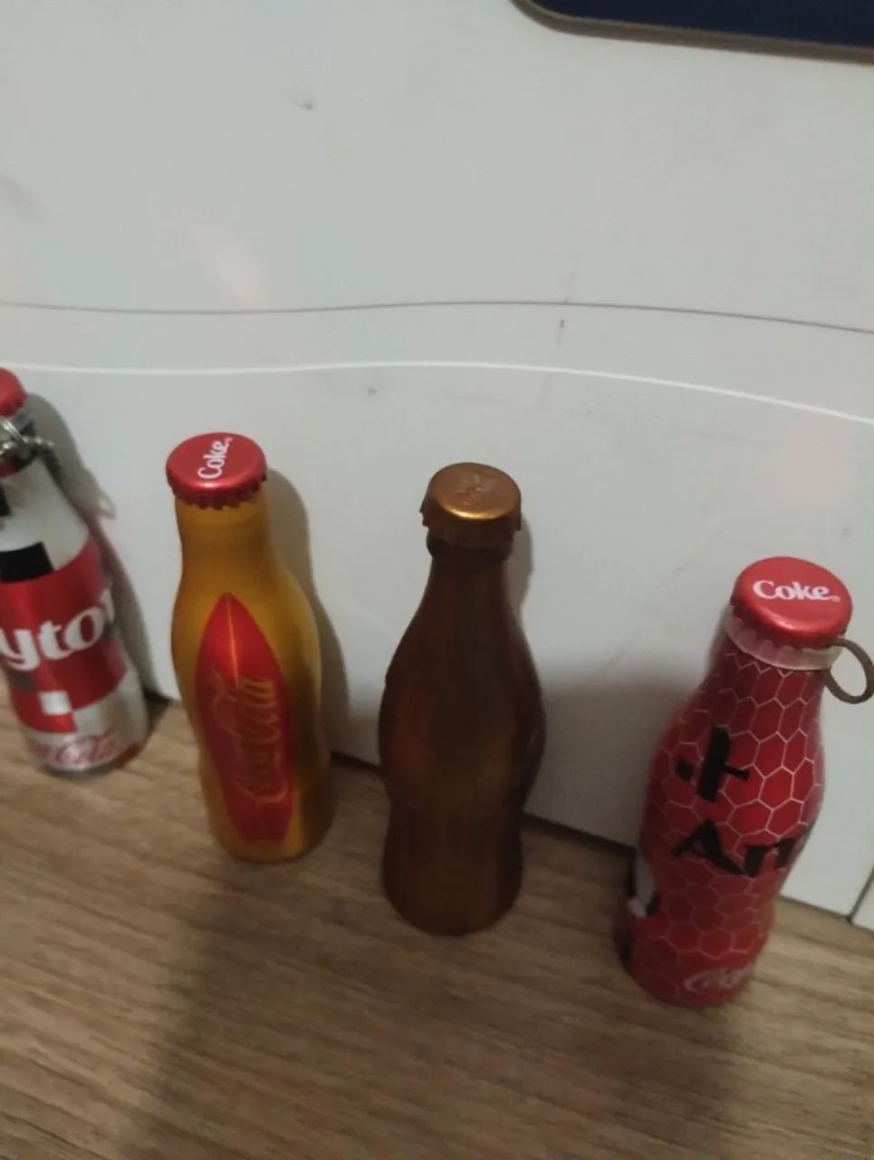 COCA COLA LOTE COM 4 GARRAFINHAS COLECIONÁVEIS - Foto 3