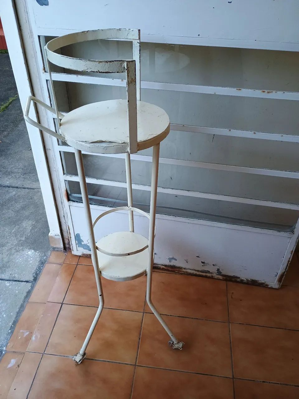 Banqueta antiga tipo floreira. - Foto 2