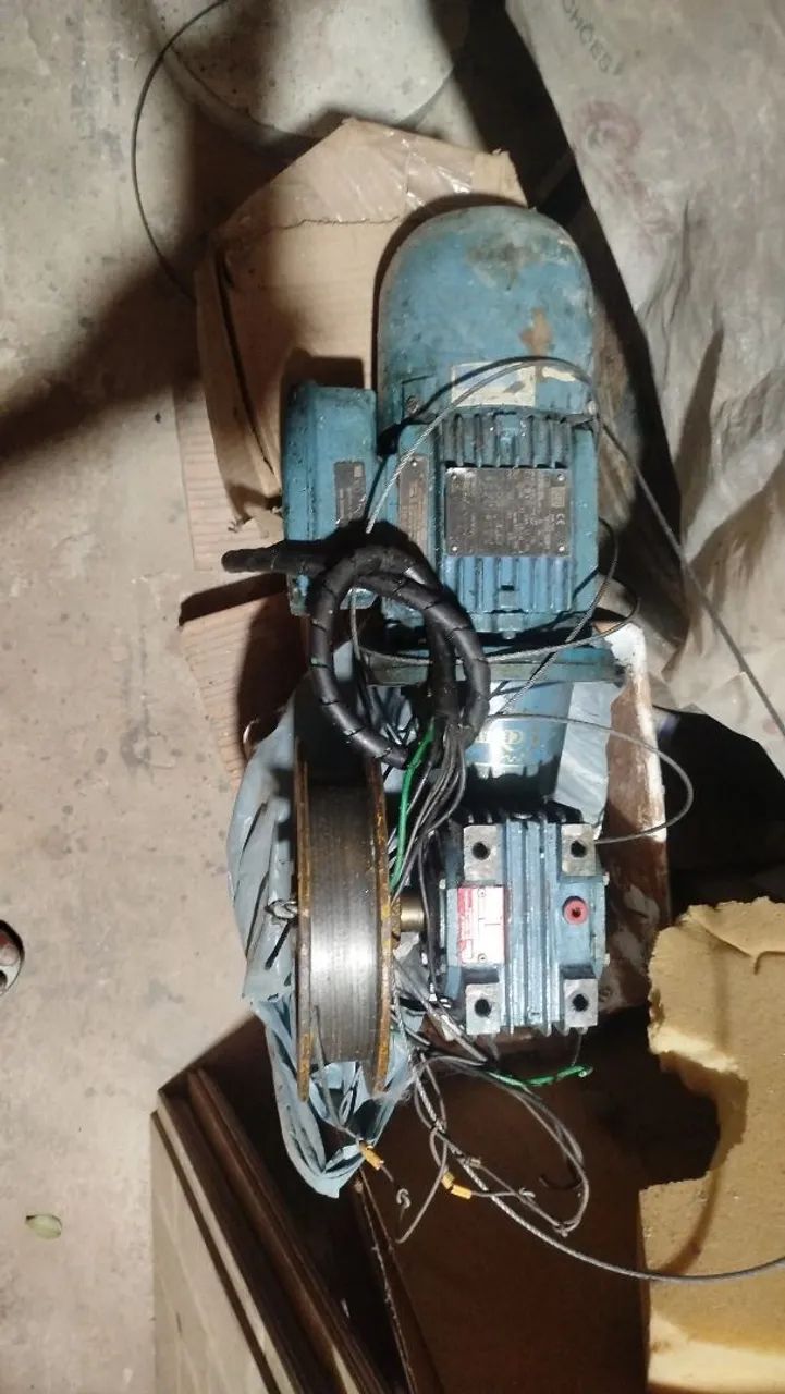 Moto de  elevador de restorante 