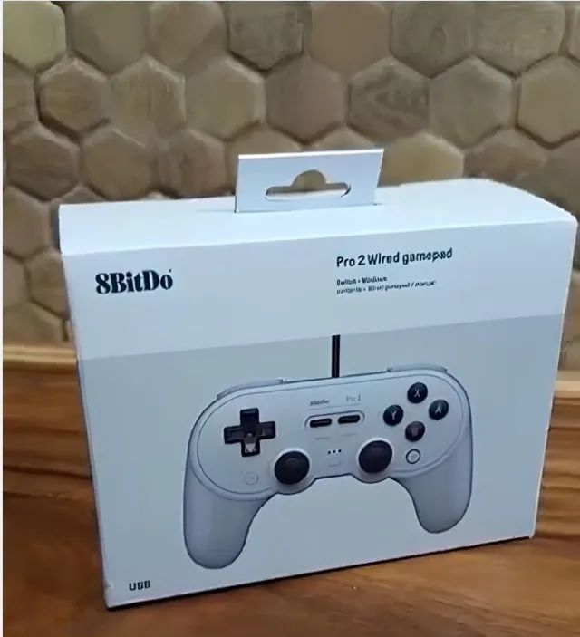 Controle 8BitDo Pro 2 Com Fio USB (PC, Raspberry, EmuELEC, Switch) - Na Caixa