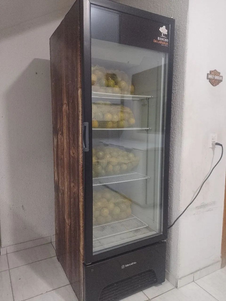 Cervejeira Vertical Expositora METALFRIO