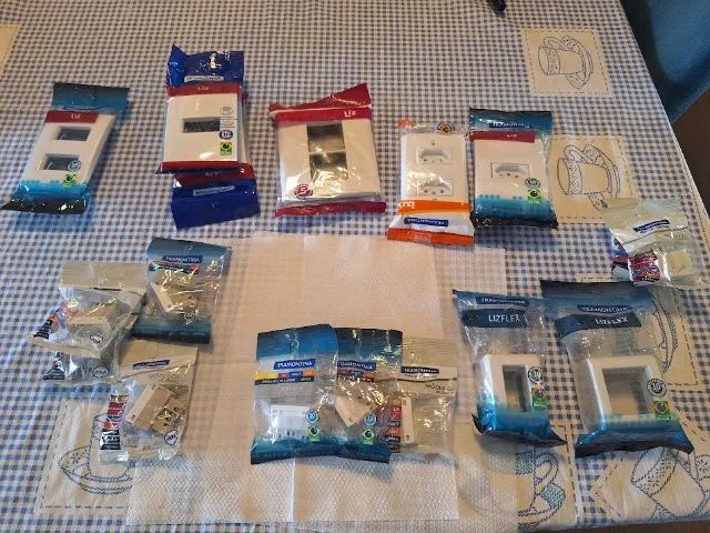 kit interruptores, tomadas, placas e espelhos Tramontina. LACRADOS!