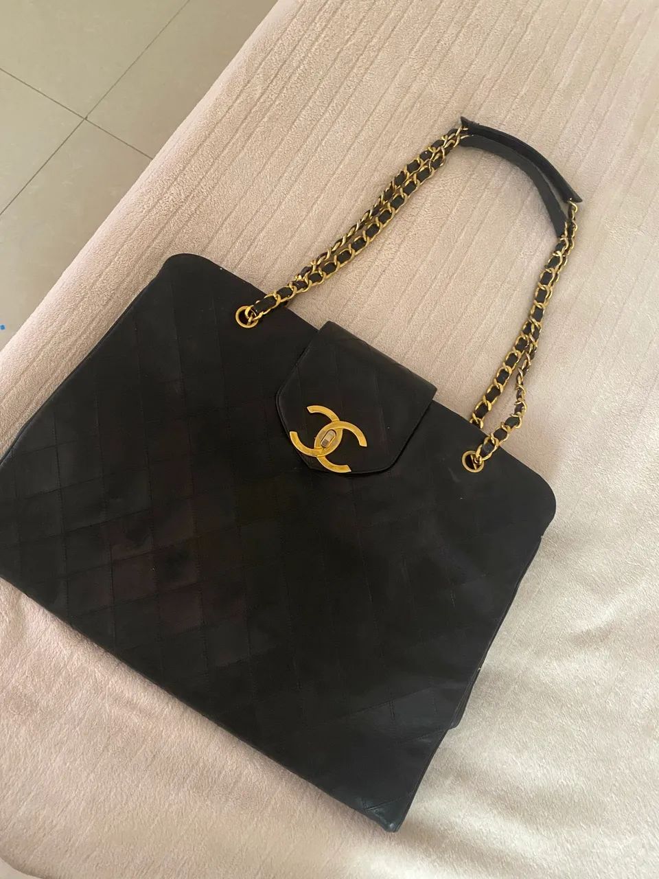 CHANEL Vintage Turn-Lock Flap Tote - Foto 3