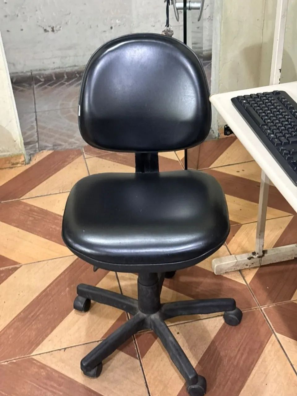 CADEIRA PRETA 