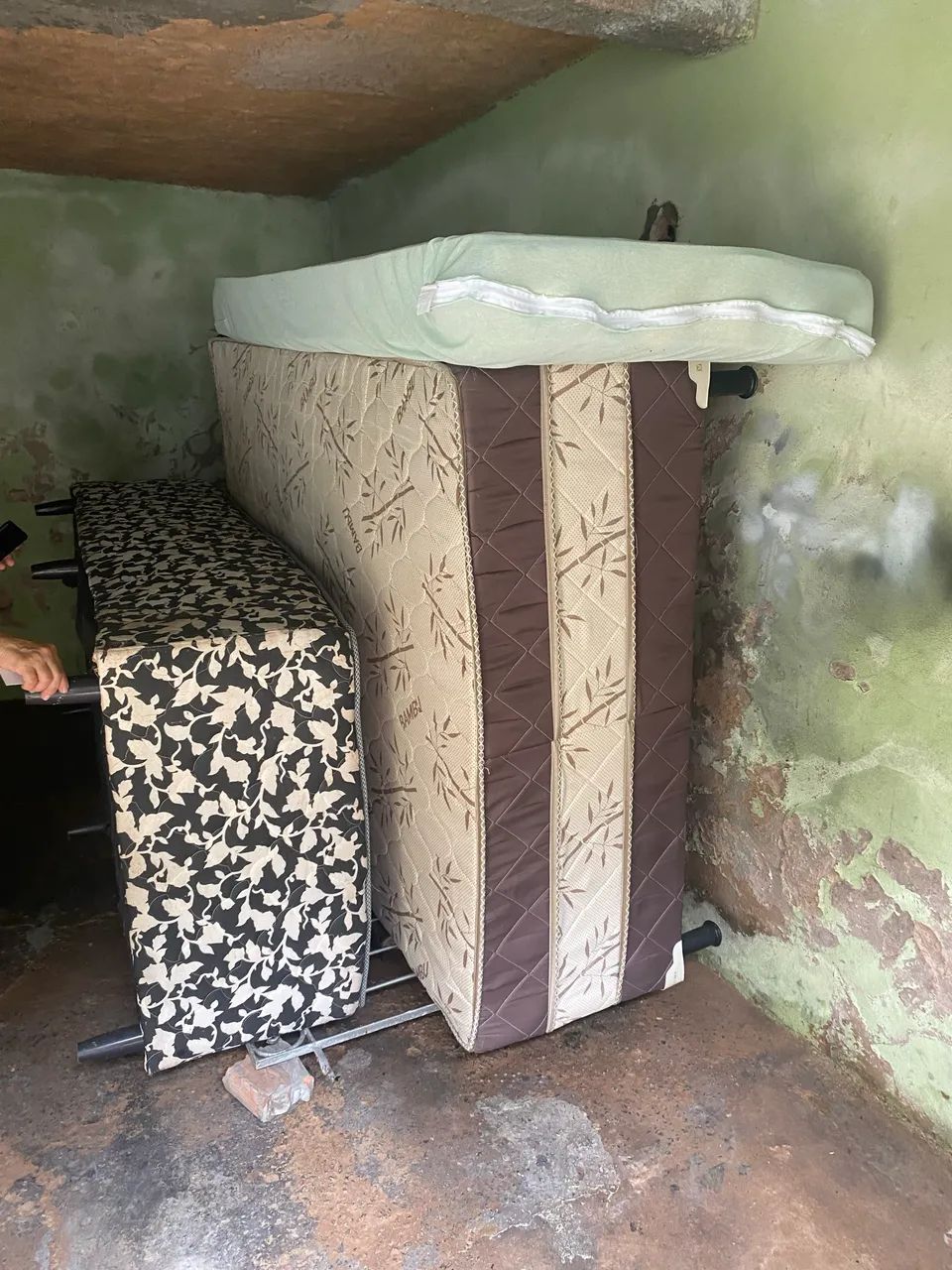 Uma cama box de casal uma cama de solteiro box e um couxao solteiro  - Foto 2