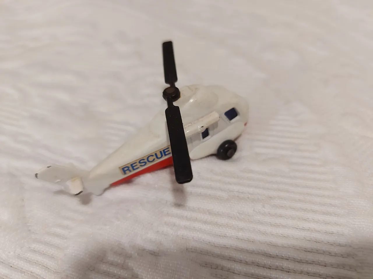 Miniatura Matchbox modelo Helicóptero de Resgate - Foto 3