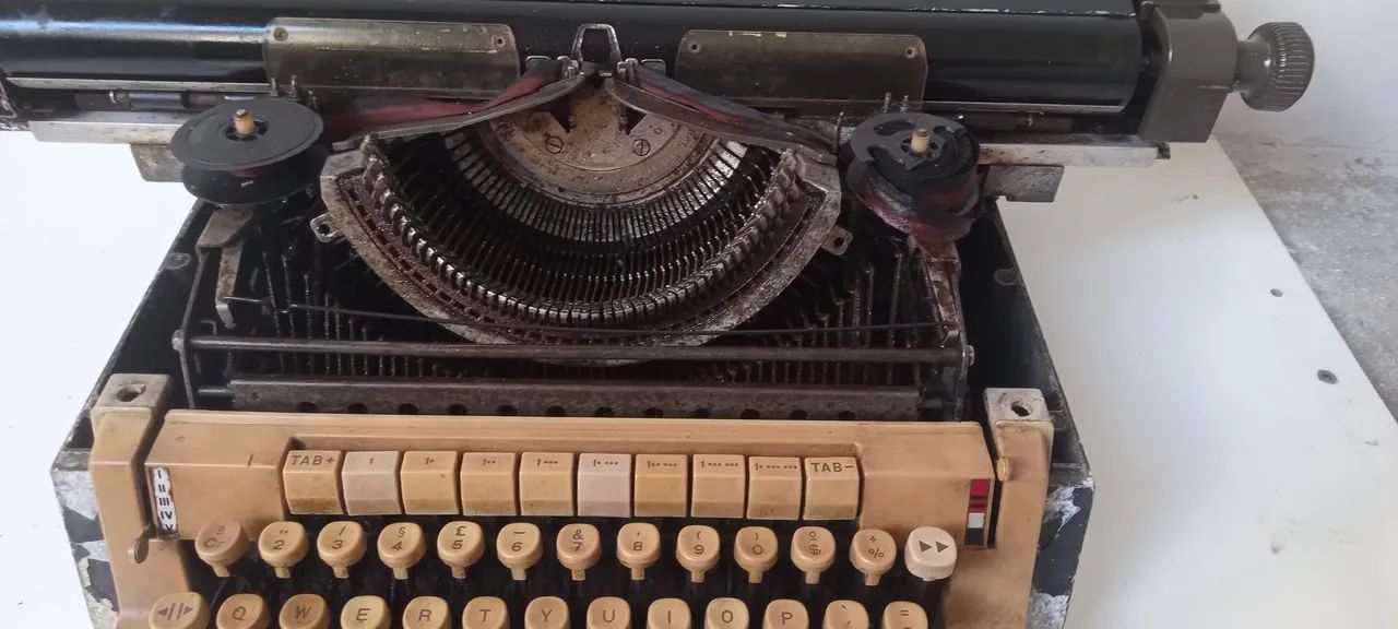 Máquina de datilografia Olivete 98' - Foto 3