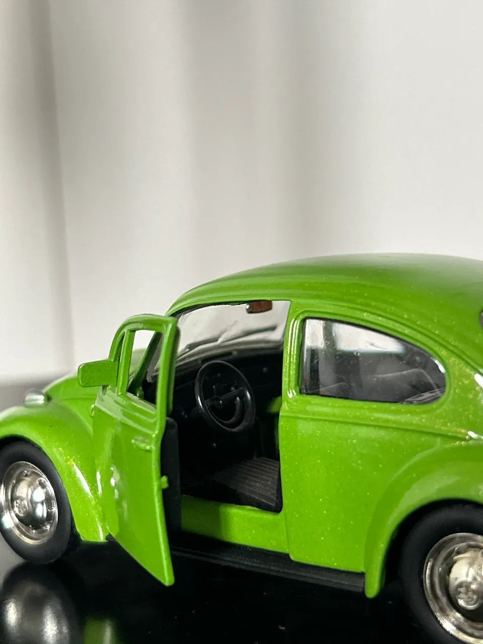 Volkswagen Beetle verde metálico - Foto 2
