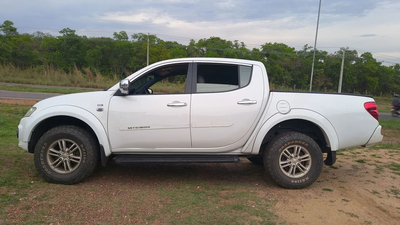 Mitsubishi L200 L200 Triton HPE 3.2 CD TB Int.Diesel Aut 2015