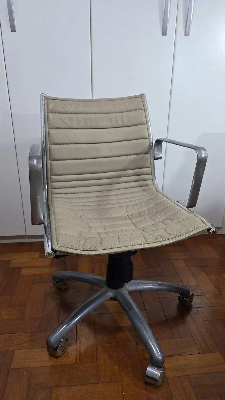 Cadeira de escritório couro - Foto 5