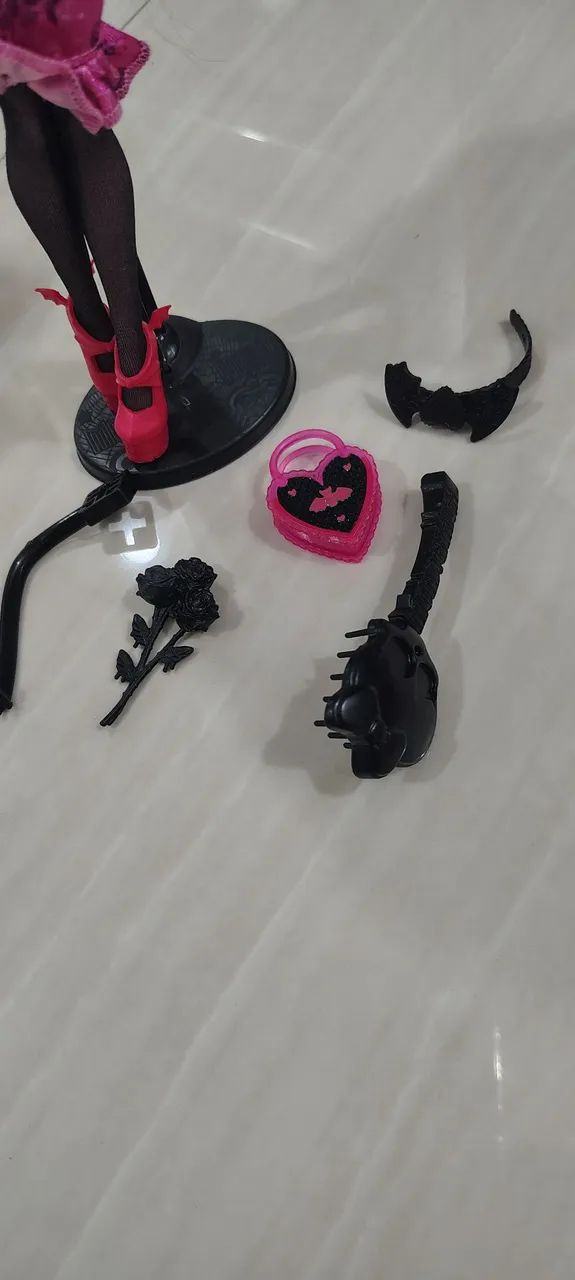 Monster High Howliday Love Edition Draculaura (LER DESCRIÇÃO) - Foto 3