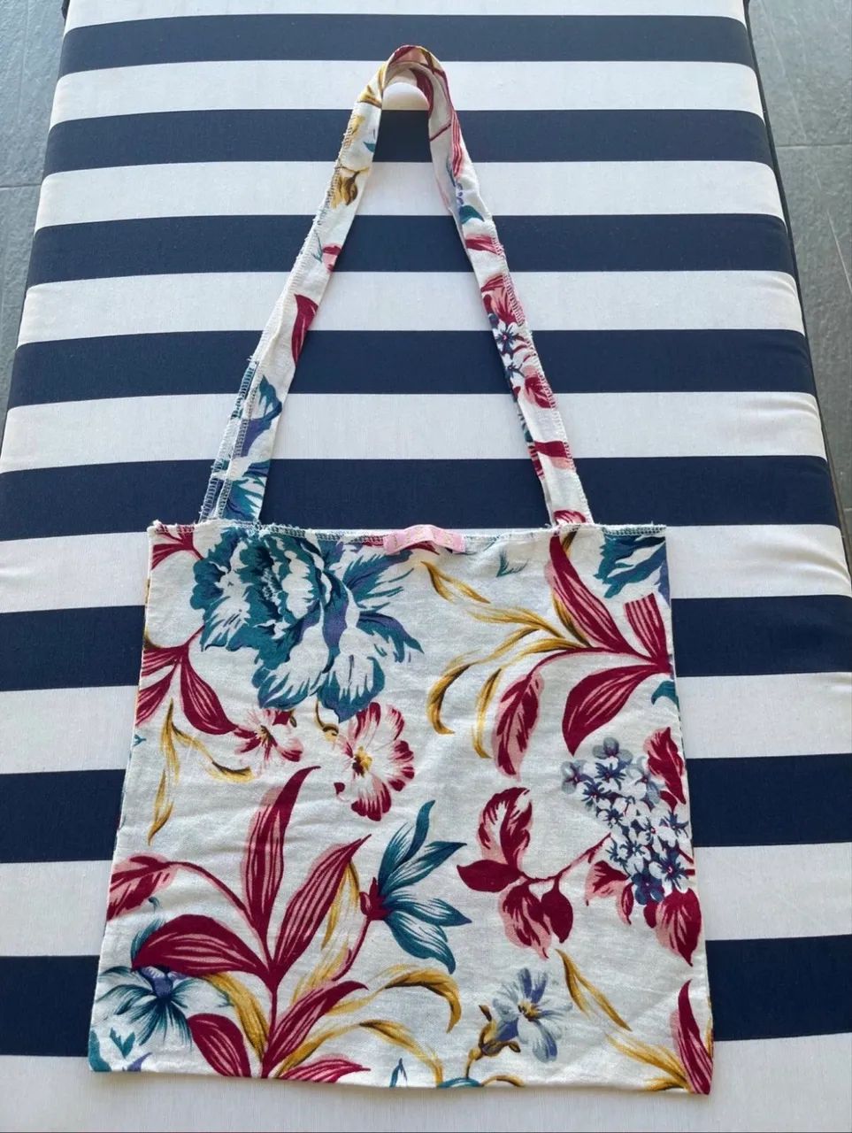 bolsa ecobag em tecido estampado floral - Foto 4