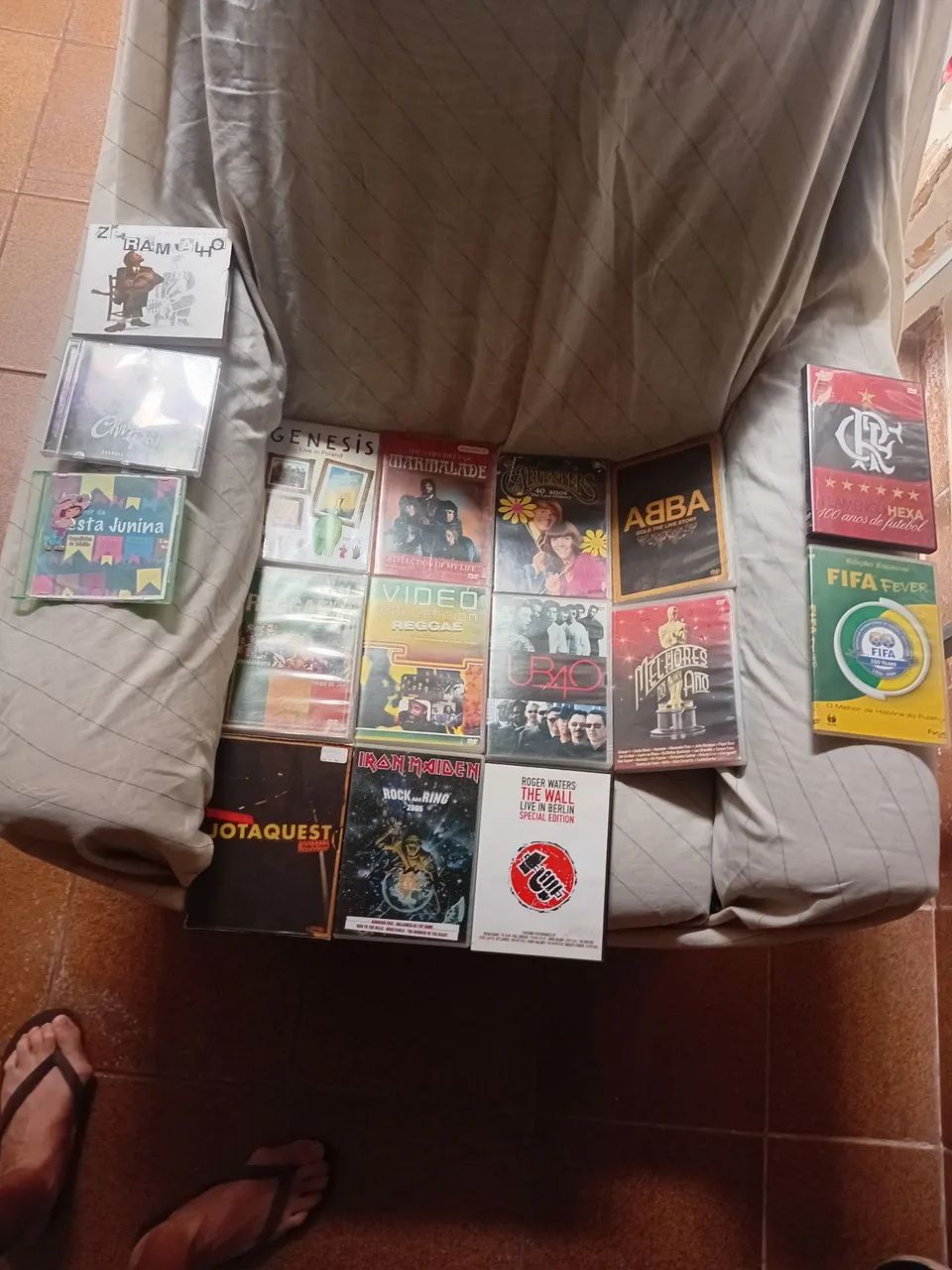 TV 42 polegadas + home Theater Philips × criado mudo + 17 DVDS + 3 CDS Originais - Foto 4