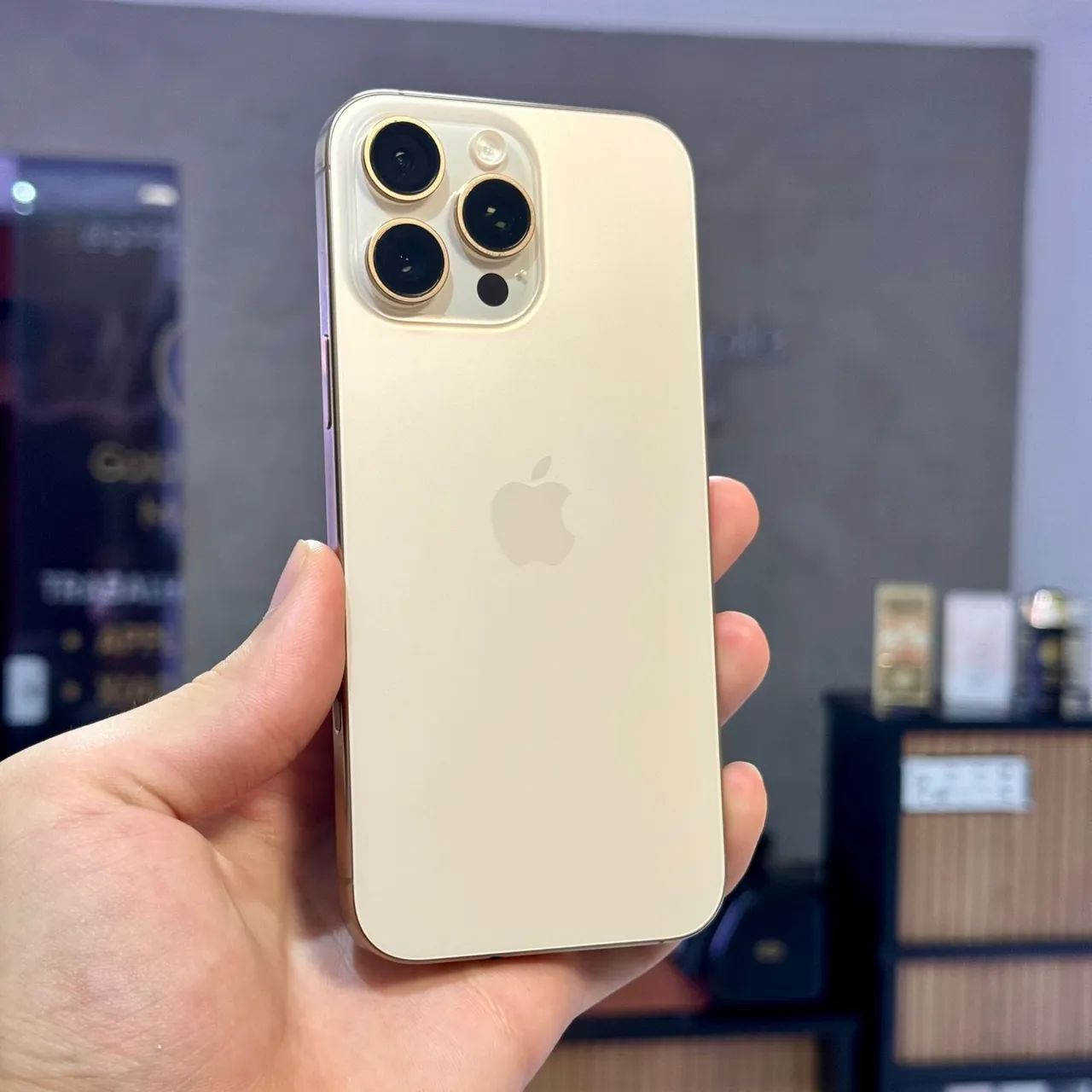 iPhone 16 pro max 265 - Foto 3