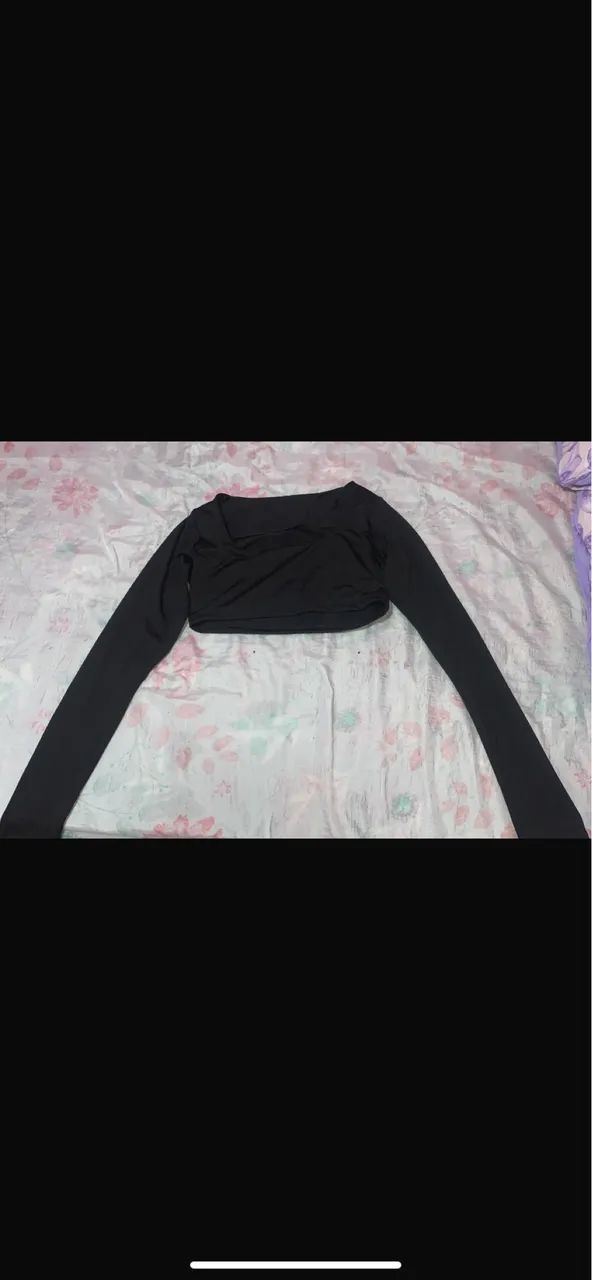 Croppd preto manga longa