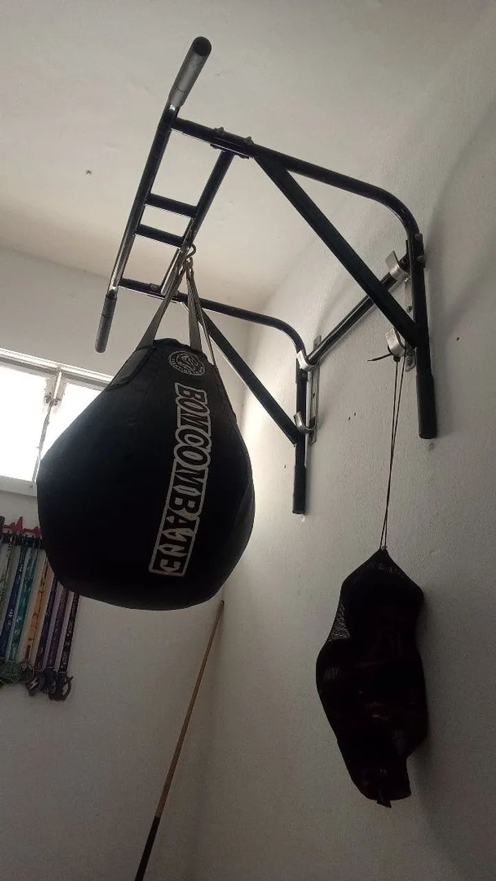 BARRA MULTIFUNCIONAL, SACO DE BOXE PERA E LUVAS 
